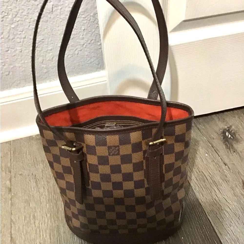 Louis Vuitton Damier Marais Bucket Shoulder  Bag - Picture 3 of 16